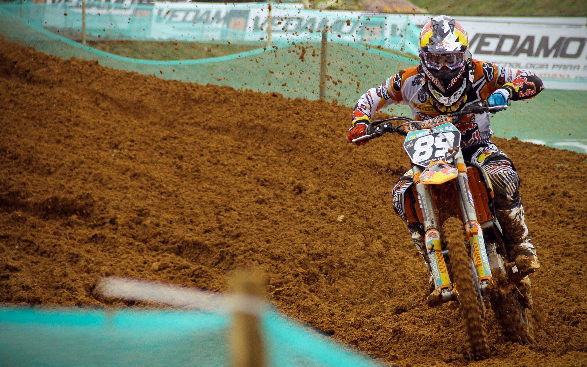 他把告别的信放进俱乐部档案以示纪念